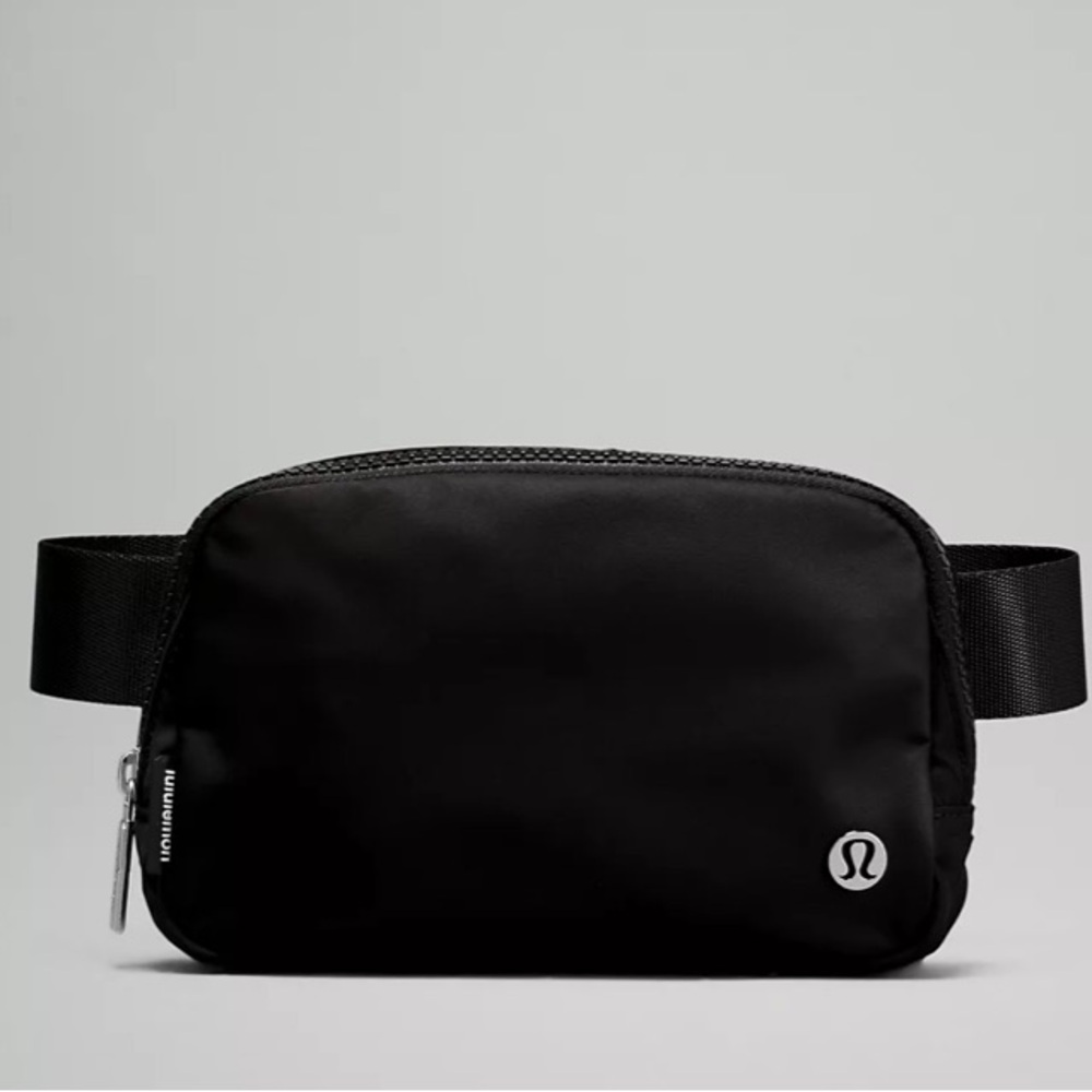 Black everywhere belt bag